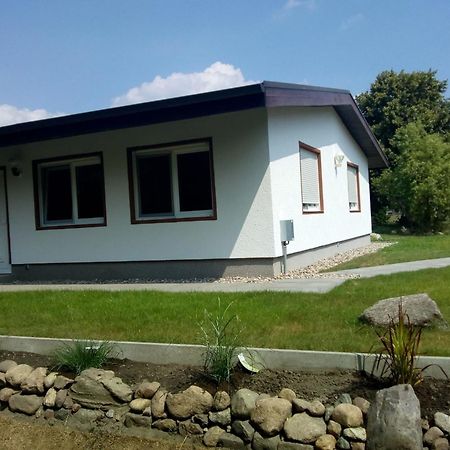 Behaglicher Bungalow Fuer Mensch Und Hund Barkhagen Exterior foto